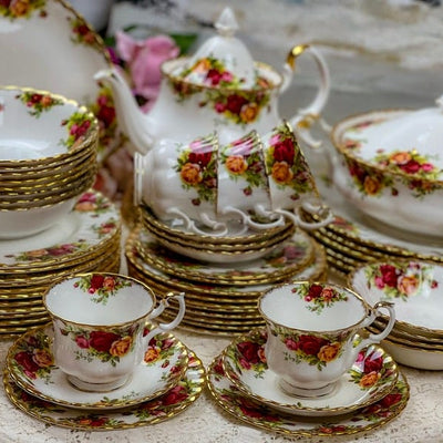 141 pieces FULL Dinner Service for 12 Vintage Royal Albert Old Country Roses with ORIGINAL