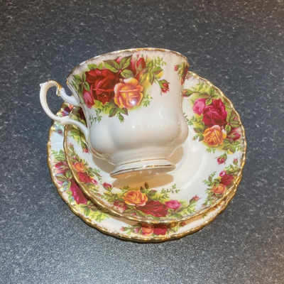 Classic Royal Albert Old Country Roses teaset trio