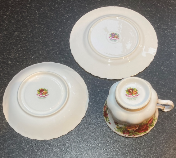 Classic Royal Albert Old Country Roses teaset trio