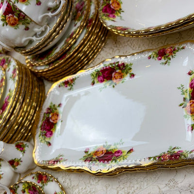 141 pieces FULL Dinner Service for 12 Vintage Royal Albert Old Country Roses with ORIGINAL