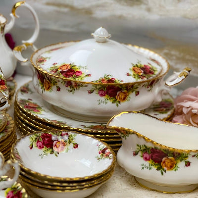141 pieces FULL Dinner Service for 12 Vintage Royal Albert Old Country Roses with ORIGINAL