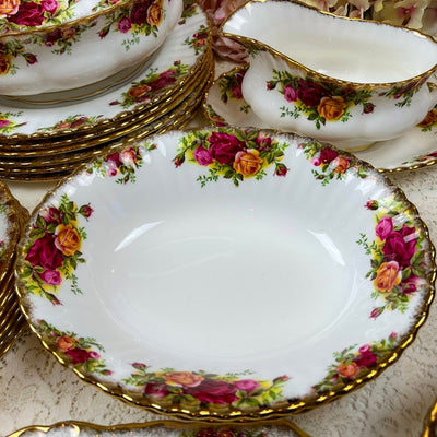 141 pieces FULL Dinner Service for 12 Vintage Royal Albert Old Country Roses with ORIGINAL