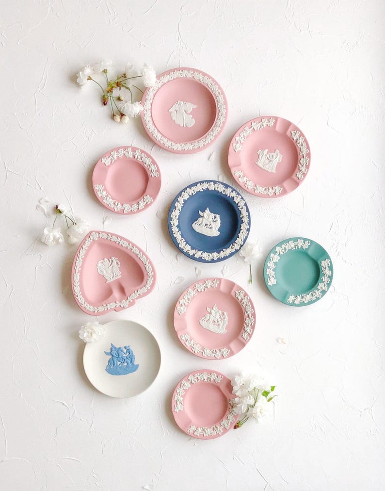 Set of 9 ,Pink Wedgwood Jasperware Trinket Dish
Made in England

Round Trinket Dish diameter: 11.2 cm