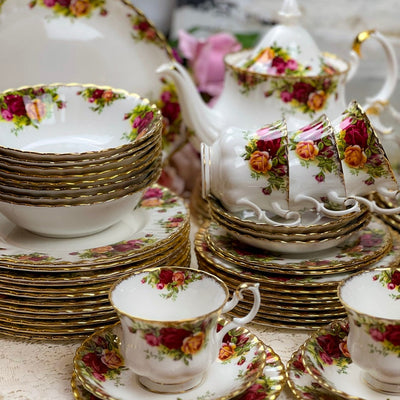 141 pieces FULL Dinner Service for 12 Vintage Royal Albert Old Country Roses with ORIGINAL